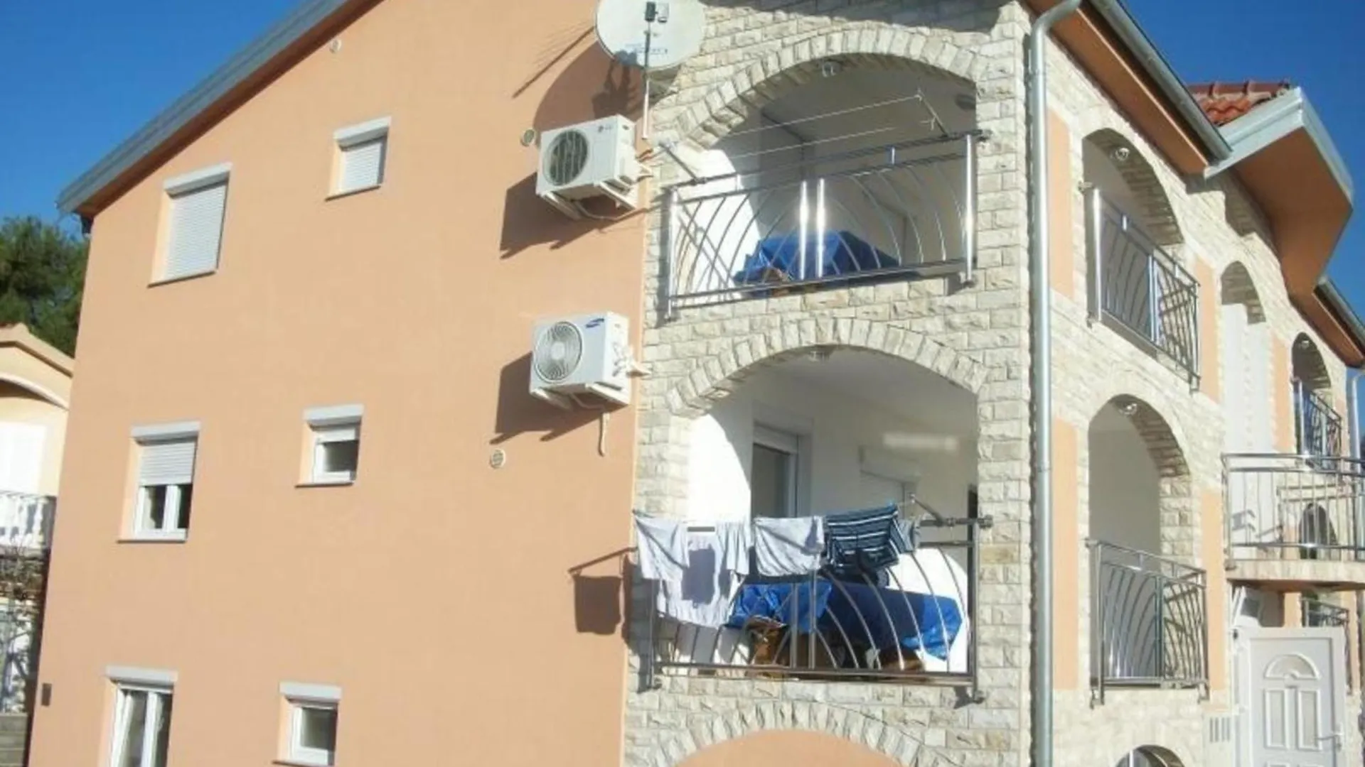 Geraeumige Ferienwohnung Vir